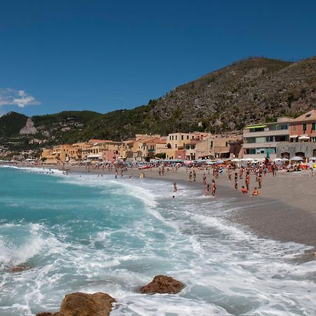 Fornaci 9 Rivieraholiday Пьетра-Лигуре Экстерьер фото