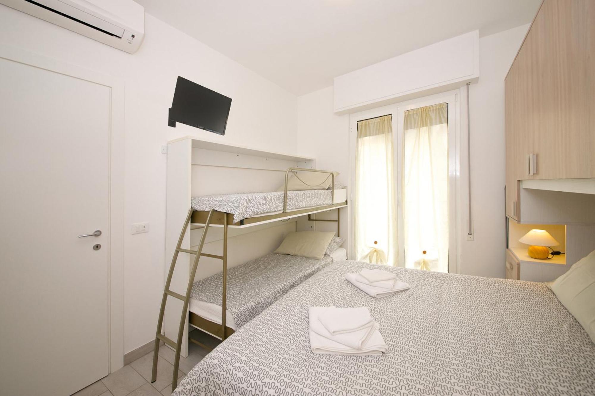 Fornaci 9 Rivieraholiday Пьетра-Лигуре Экстерьер фото