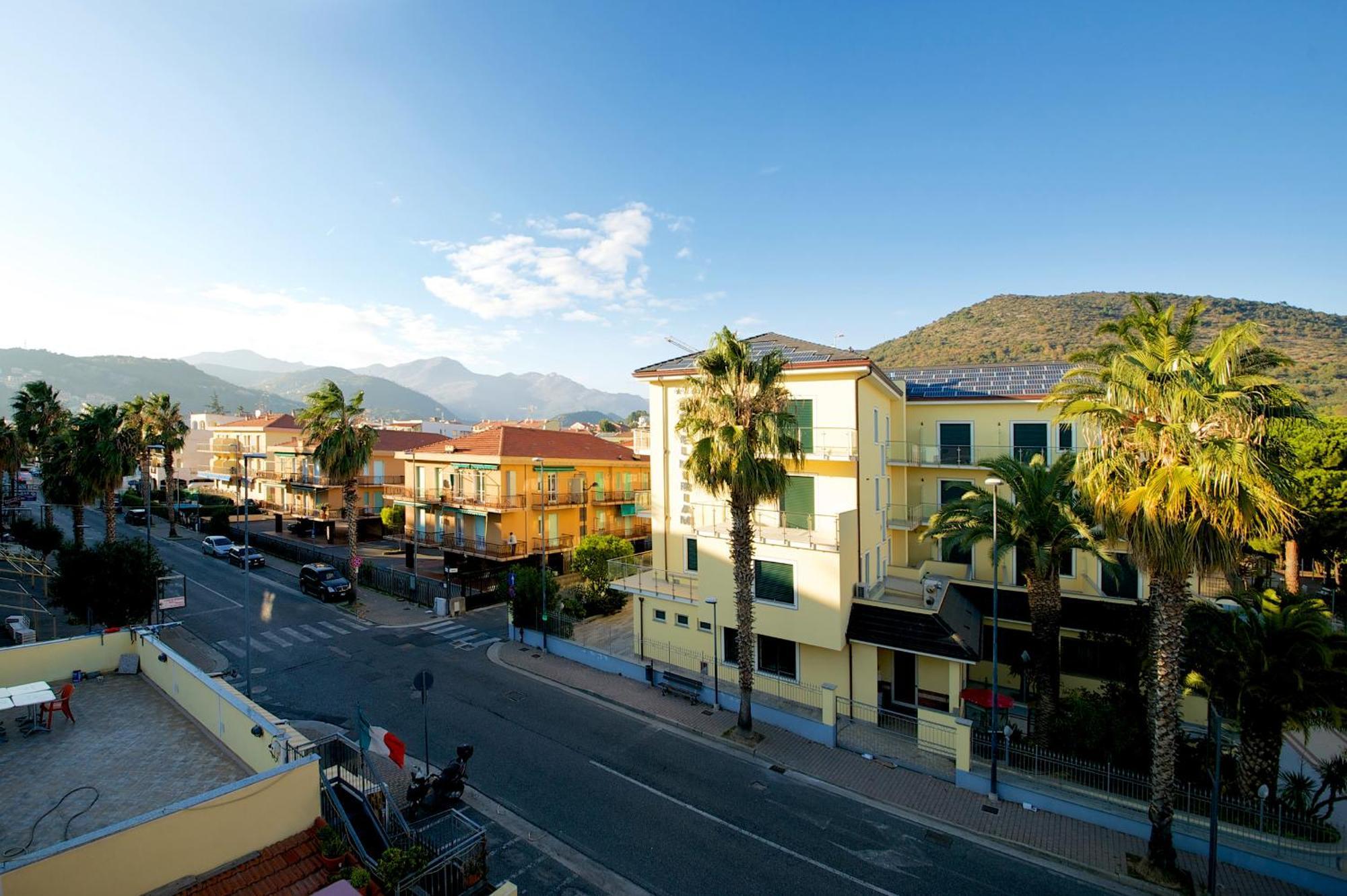 Fornaci 9 Rivieraholiday Пьетра-Лигуре Экстерьер фото